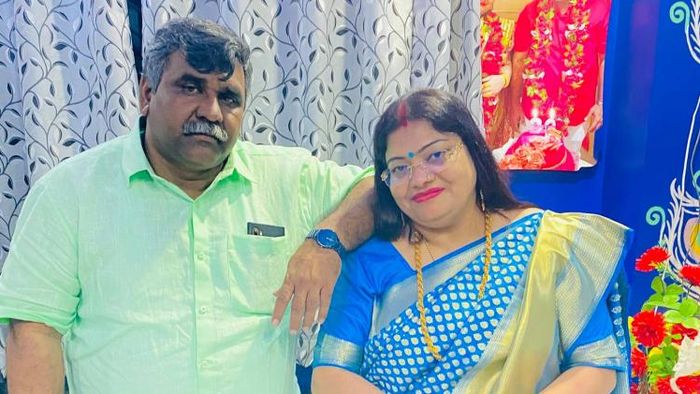 চৈতালি রাজ্য সরকারে দুয়ারে সরকার ক্যাম্পে যাওয়ার পরামর্শ দিচ্ছেন