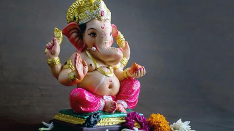 বাড়ির এই ৯ জিনিস থেকে সাবধান, নিঃস্ব করে দেয়