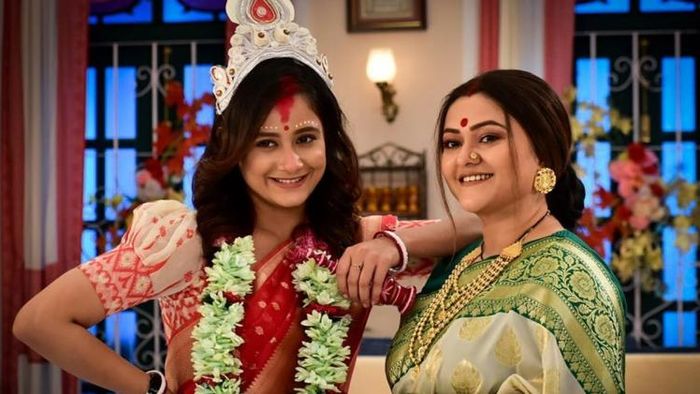 'আয় তবে সহচরী'-তে টানটান পর্ব