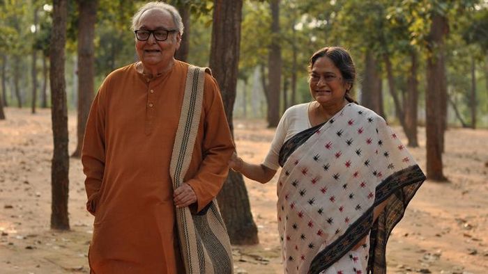 'বেলা শুরু'-র দৃশ্যে সৌমিত্র চট্টোপাধ্যায় ও স্বাতীলেখা সেনগুপ্ত