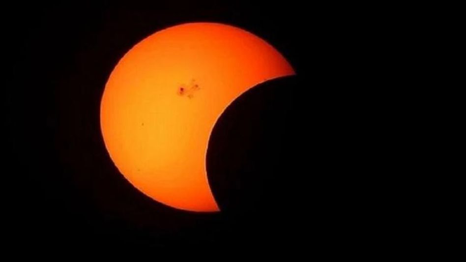 এই একটি রাশিতে চন্দ্রগ্রহণের প্রভাব ১৫ দিন, ক্ষতির শঙ্কা এই একটি রাশিতে চন্দ্রগ্রহণের প্রভাব ১৫ দিন, ক্ষতির শঙ্কা