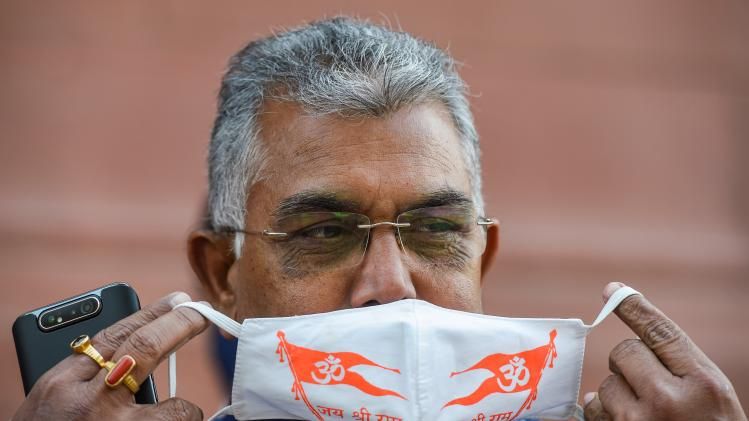 "অর্জুনকে মুখ্যমন্ত্রী করে দিতাম", কেন বললেন দিলীপ ঘোষ? "অর্জুনকে মুখ্যমন্ত্রী করে দিতাম", কেন বললেন দিলীপ ঘোষ?