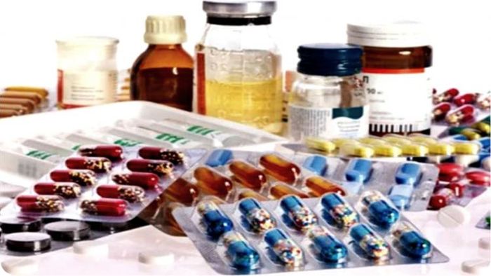 সস্তার সঠিক জেনেরিক ওষুধেও ৫০-৬০ শতাংশ কম খরচে রোগ সারিয়ে তোলা যায় বা রোগীর চিকিৎসা করা যায়।