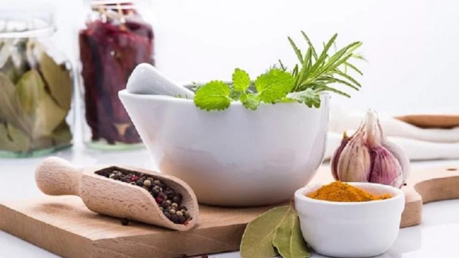 বৃষ্টিতে ভিজে জ্বর-সর্দিতে ভুগছেন? এই ৫ খাবারে নিমেষে উপশম বৃষ্টিতে ভিজে জ্বর-সর্দিতে ভুগছেন? এই ৫ খাবারে নিমেষে উপশম