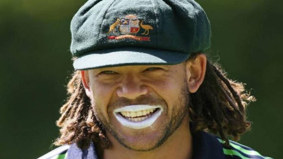 সাইমন্ডস মানেই ছিল সাদা ঠোঁট, কেন ওই ক্রিমটা মাখতেন সব সময়? সাইমন্ডস মানেই ছিল সাদা ঠোঁট, কেন ওই ক্রিমটা মাখতেন সব সময়?