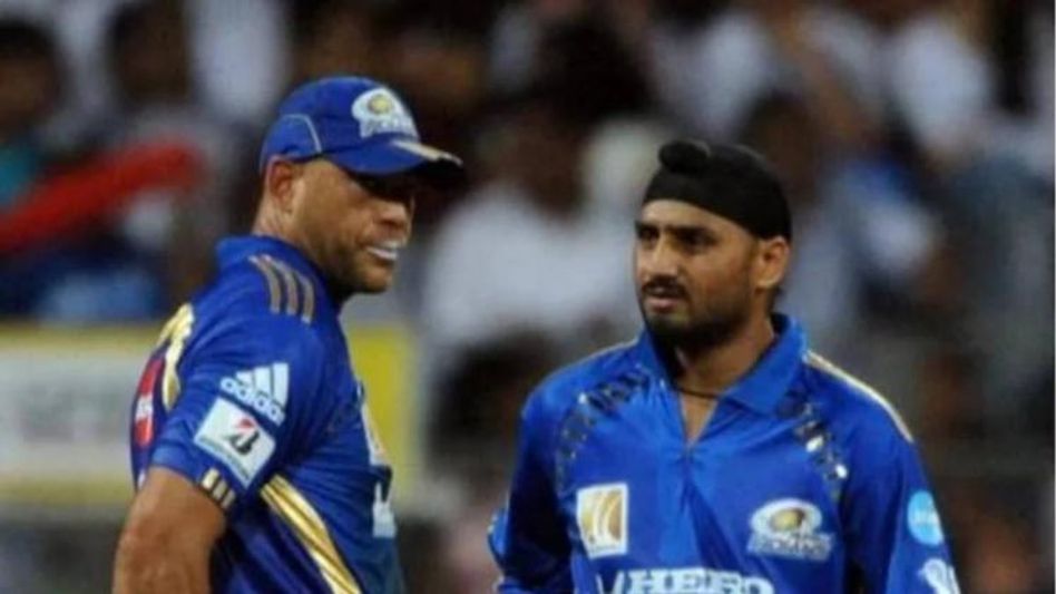 একে অপরকে জড়িয়ে ধরে কেঁদেছিলে হরভজন ও সাইমন্ডস, কবে? একে অপরকে জড়িয়ে ধরে কেঁদেছিলে হরভজন ও সাইমন্ডস, কবে?