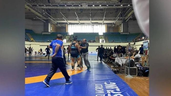 রেফারির উপরে হামলা