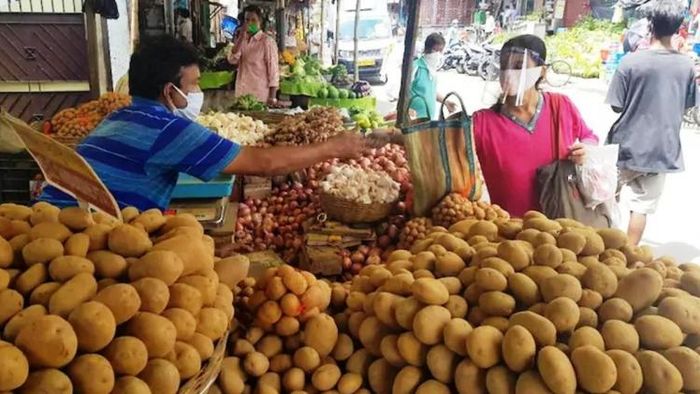 চড়চড়িয়ে বাড়ছে আলুর দাম।