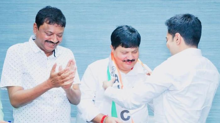 অভিষেক বন্দ্যোপাধ্যায়ের হাত ধরে তৃণমূলে যোগ অর্জুন সিংয়ের