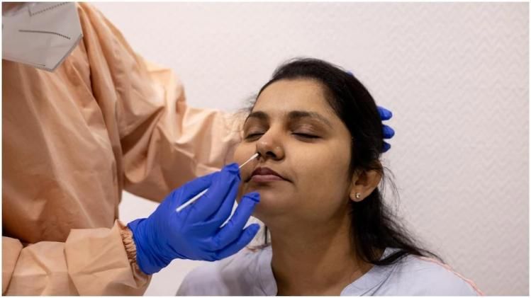 উপসর্গ নেই, তবু আপনার থেকেই ছড়াচ্ছে COVID, কীভাবে বুঝবেন?