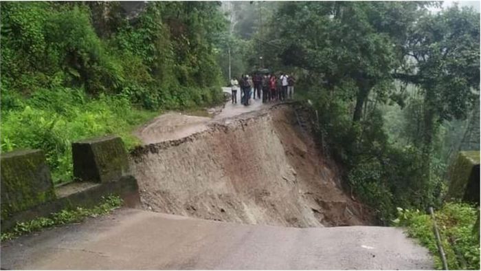 শিলিগুড়ি থেকে সিকিমগামী ১০ নম্বর জাতীয় সড়কে ধস