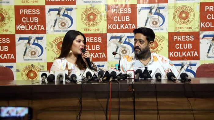 'চিনে বাদাম'-র সাংবাদিক সম্মেলনে এনা সাহা ও শিলাদিত্য মৌলিক