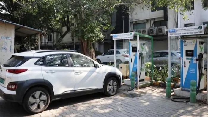 মানুষের কাছে বৈদ্যুতিক গাড়ির বিমা সম্পর্কে খুব কম তথ্যই রয়েছে।