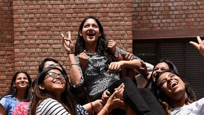 উচ্চ মাধ্যমিকের ফলপ্রকাশ।