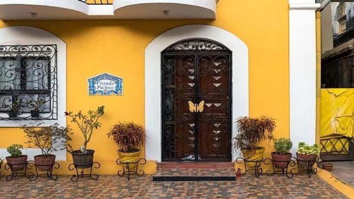 প্রধান দরজার সামনে কী কী রাখবেন না?