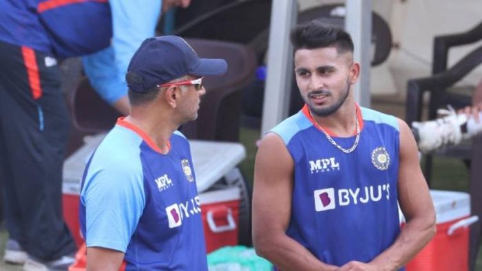 রাহুল দ্রাবিড়ের সঙ্গে উমরান মালিক