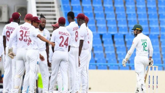 আউট হয়ে ফিরছেন বাংলাদেশের ব্যাটার ছবি-ট্যুইটার