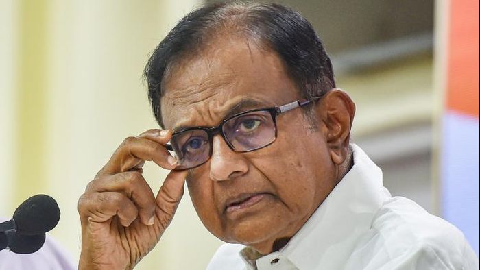 প্রাক্তন কেন্দ্রীয় মন্ত্রী এবং প্রবীণ নেতা পি চিদাম্বরমের বাম পাঁজরে ফাটল ধরেছে