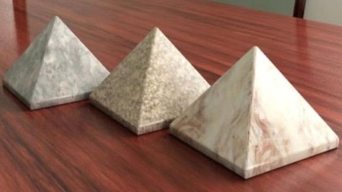 ঘরে পিরামিড রাখলে কী লাভ?