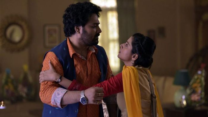 'সাহেবের চিঠি'-র দৃশ্যে প্রতীক সেন ও দেবচন্দ্রিমা সিংহ রায়