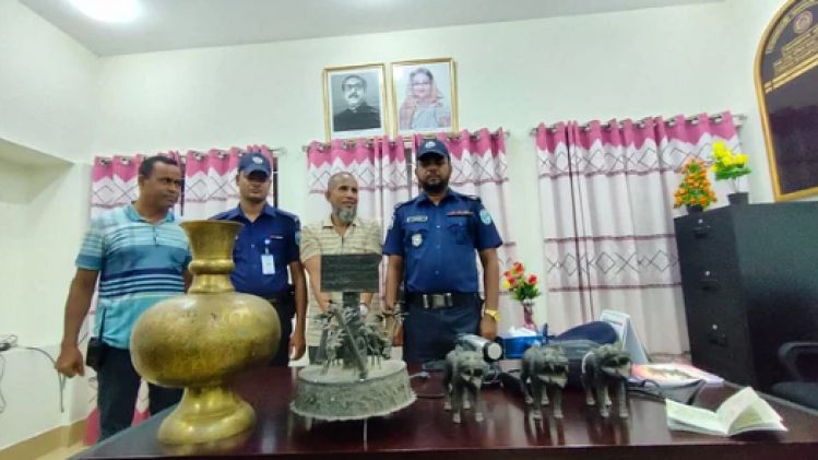 পদ্মা সেতুতে আটক কলকাতার বাসযাত্রী, উদ্ধার প্রাচীন মূর্তি