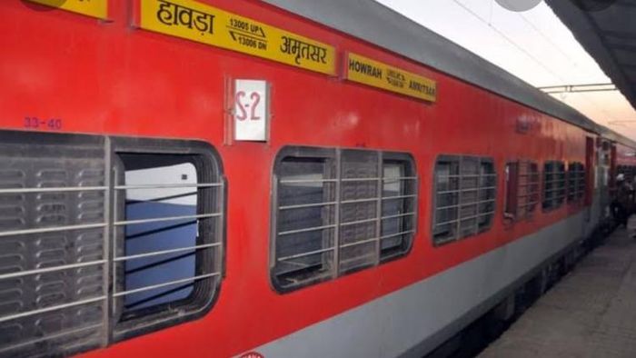 রাতে ট্রেনে ভ্রমণের নিয়ম পাল্টেছে