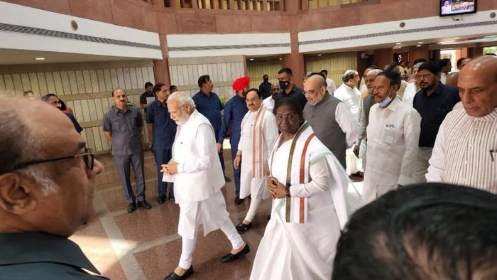 মনোনয়ন পেশ দ্রৌপদী মুর্মুর