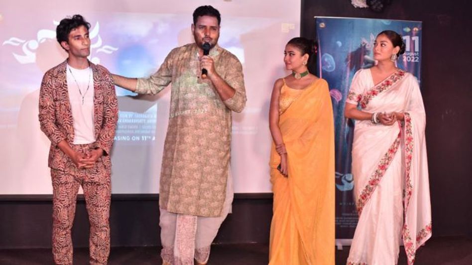 'ভটভটি'-র ট্রেলার লঞ্চে এক মঞ্চে তথাগত, বিবৃতি, দেবলীনা, ঋষভরা  'ভটভটি'-র ট্রেলার লঞ্চে এক মঞ্চে তথাগত, বিবৃতি, দেবলীনা, ঋষভরা