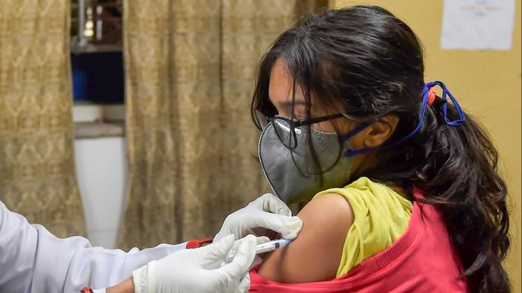 COVID বুস্টার ডোজের মেসেজ আসেনি, তবুও কি টিকা পাবেন ?