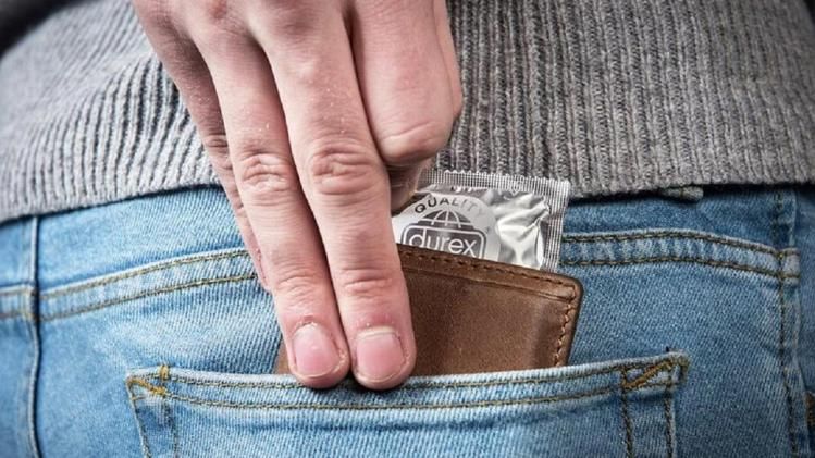 ভেনেজুয়েলায় এখন এক প্যাকেট কন্ডোমের দাম এখন প্রায় ৬০,০০০ টাকা। 