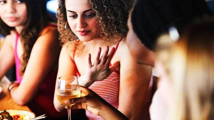 মদ্যপানে অনেক সমস্যা। প্রতীকী ছবি