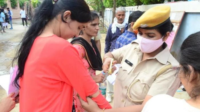 ছবিটি প্রতীকী