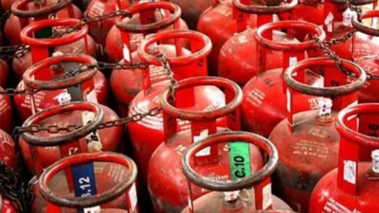 ফ্রি-তে ৩টি গ্যাস সিলিন্ডার পেতে করুন এই কাজ, আজই শেষ দিন ফ্রি-তে ৩টি গ্যাস সিলিন্ডার পেতে করুন এই কাজ, আজই শেষ দিন
