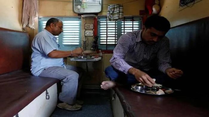 রেলের খাবার। প্রতীকী ছবি (বিজনেস টুডে)