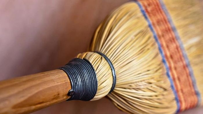 ঝাড়ুর বাস্তু।