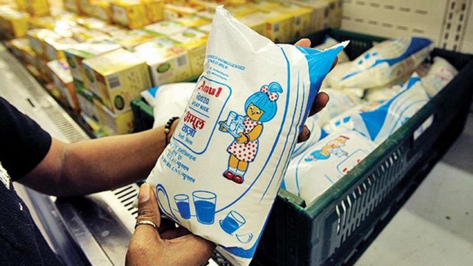 GST-র ধাক্কা, দুধ-দইয়ের দাম বাড়াল AMUL, কোনটা কত দামী? GST-র ধাক্কা, দুধ-দইয়ের দাম বাড়াল AMUL, কোনটা কত দামী?