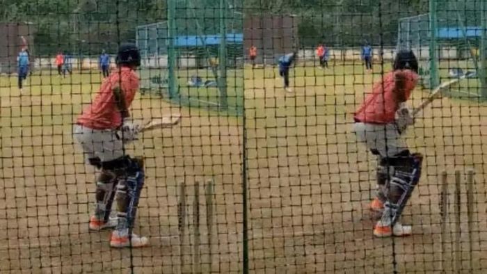 ঝুলনের বলে ব্যাট করছেন রাহুল