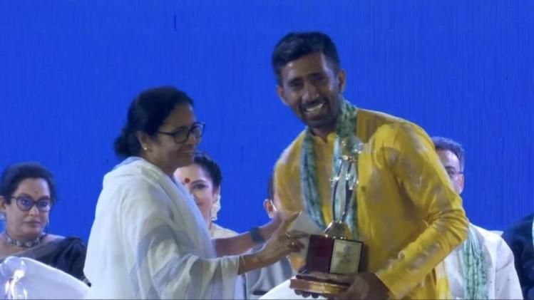 বঙ্গভূষণ পেয়ে আপ্লুত ঋদ্ধিমান, বললেন, 'বাংলায় ফিরব...' 