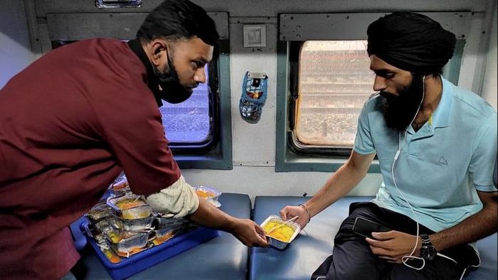 ট্রেনে খাবারের দাম জেনে নিন