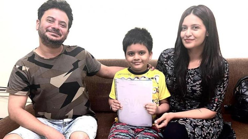 rahul_banerjee_shares_photo_with_priyanka_sarkar_and_son_sohoj_says_new rahul_banerjee_shares_photo_with_priyanka_sarkar_and_son_sohoj_says_new