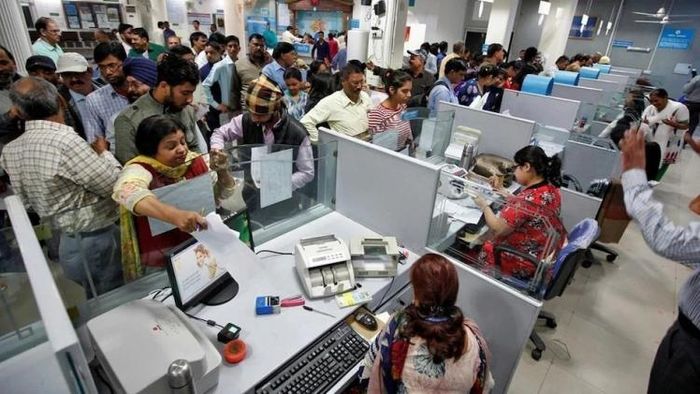 ব্যাঙ্কে হয়রানির দাওয়াই রয়েছে। শুধু জানতে হবে সঠিক উপায়।