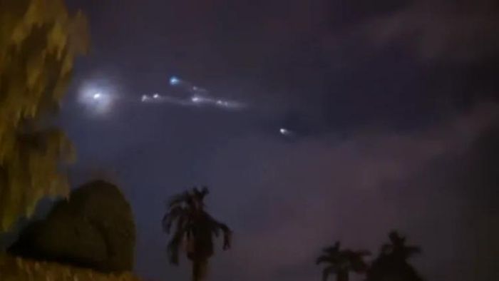 রাতের আকাশে চিনা রকেট