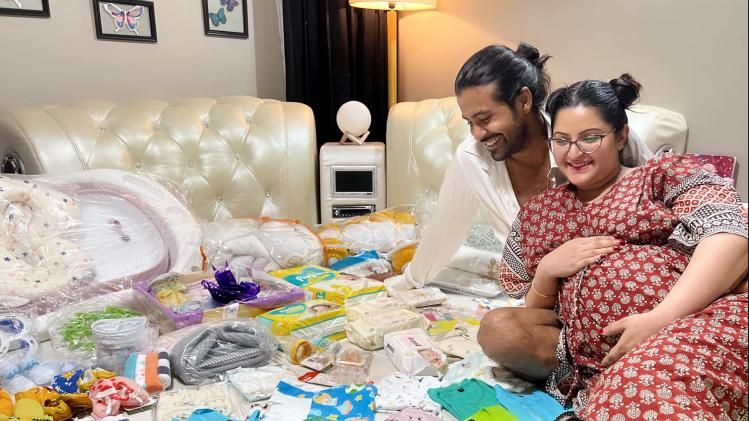 অনাগত সন্তানের জন্য জমিয়ে শপিং রাজ-পরীর