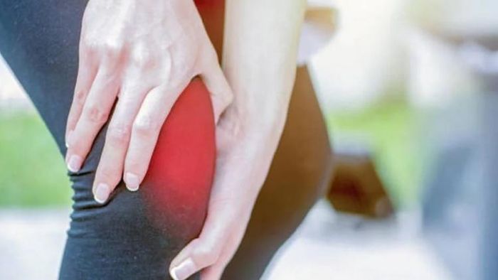 গাউটি আর্থ্রাইটিস বেশিরভাগ পুরুষদের মধ্যে দেখা যায়।