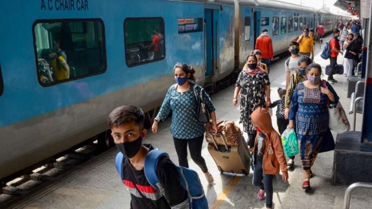 ঘুমিয়ে পড়ায় স্টেশন মিস? রেল-ই জাগিয়ে দেবে, নয়া সার্ভিস চালু