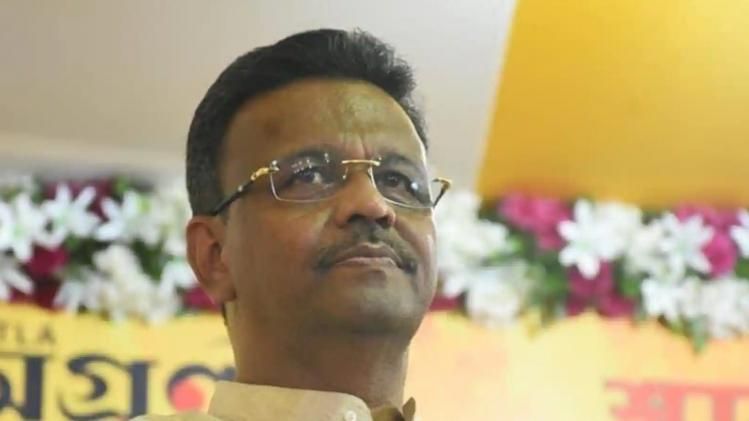 জেলে ঢোকানোর হুঁশিয়ারি সুকান্তর, ফিরহাদের প্রশ্ন,'কী পাপ করেছি?' 