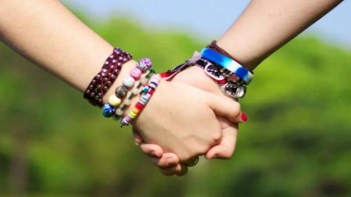 Friendship Day Astro Upay: ফ্রেন্ডশিপ ডে-র জ্যোতিষ উপায়।