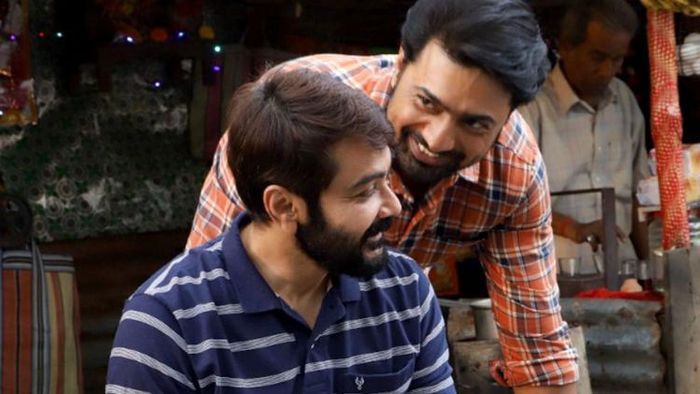 'কাছের মানুষ' ছবির দৃশ্যে প্রসেনজিৎ চট্টোপাধ্যায় ও দেব