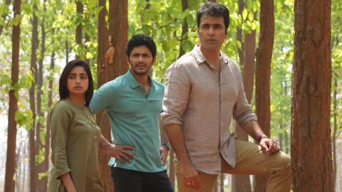 'কর্ণসুবর্ণের গুপ্তধন' ছবিতে ইশা সাহা, অর্জুন চক্রবর্তী ও আবির চট্টোপাধ্যায়