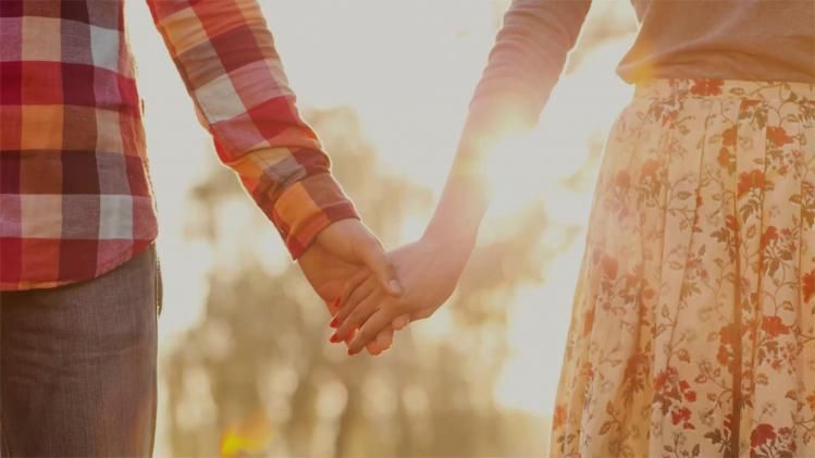 গভীর রাতে শিক্ষিকার ঘরে মহকুমা শাসক! ধরলেন গ্রামবাসীরা, তারপর...  